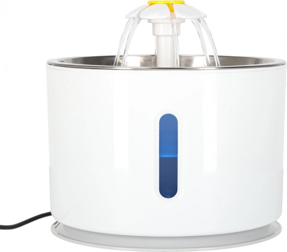 Water circulation that encourages drinking