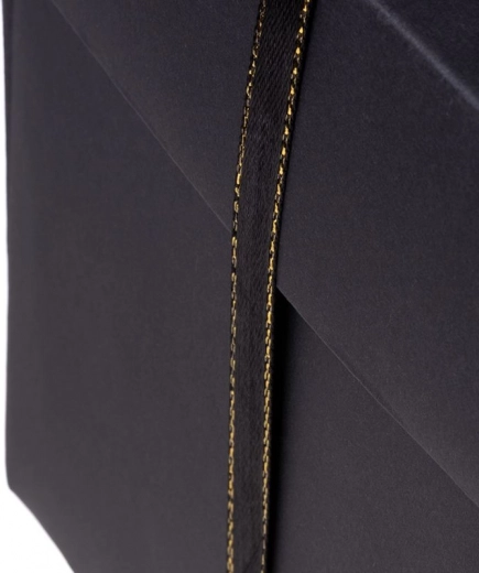 Luxurious look with details