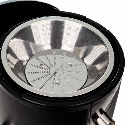 Clear juice with stainless steel microfilter