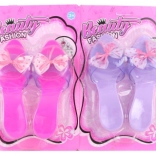 Petites chaussures en plastique avec nœud pour enfants